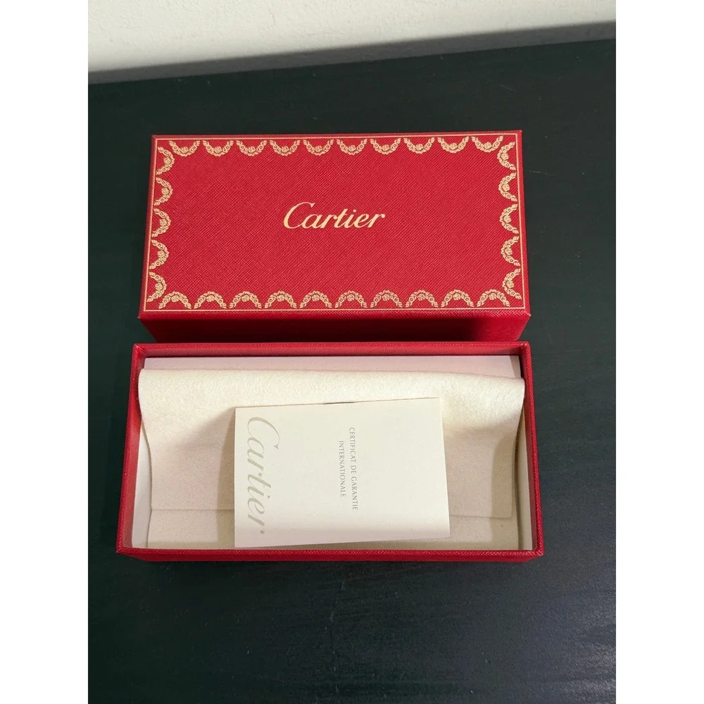 Cartier red presentation